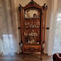 Vetrina Grifoni argenti in legno