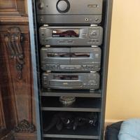 stereo  con mobiletto dotato di ruote