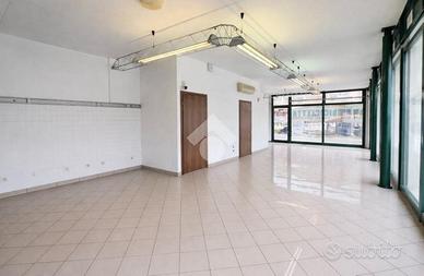 NEGOZIO A SAN GIORGIO IN BOSCO