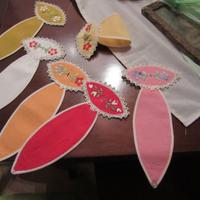 sei portatovaglioli ricamati anni Sessanta