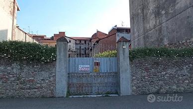 Rustico / Casale di 1000 m² con più di 5 locali a 