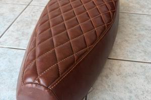 Sella vespa PX artiginale marrone in cuoio trapunt