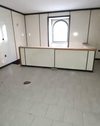 Attività / Licenza di 50 m² con 2 locali a Somma V