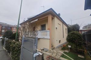 ASTI VICIN. VIA POLLEDRO ANGOLO VIA ALDO MORO € 27