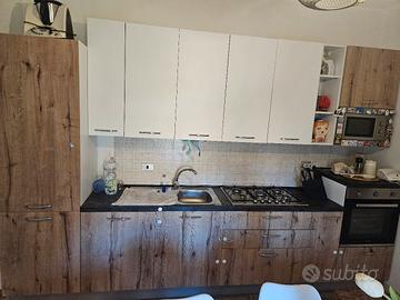 Cucina completa di elettrodomestici