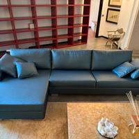 Divano in ecopelle ricondizionato