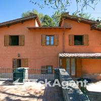 VILLA UNIFAMILIARE CON OLTRE 4000MQ DI TERRENO