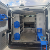 Renault trafic attrezzato con scaffali