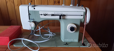 Macchina da cucire con mobile