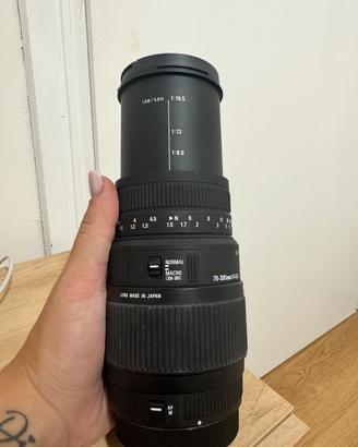 eleobiettivo Sigma 70-300mm per reflex.