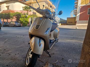 Vespa 300 gts