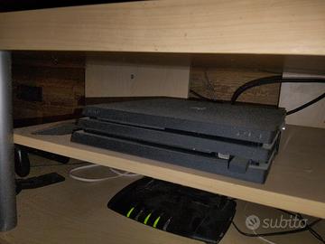 ps4 pro +2 controller originali+cuffie originali