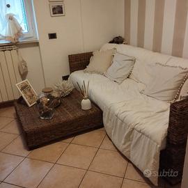 divano e tavolino 