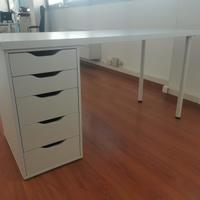 Scrivania con cassetti Ikea