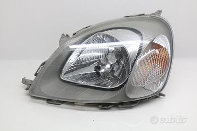 FARO ANTERIORE SINISTRO TOYOTA Yaris Serie 8115052