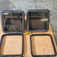 2 Oblò Finestre Passauomo quadrate 480x480mm Usate