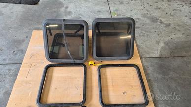 2 Oblò Finestre Passauomo quadrate 480x480mm Usate