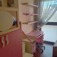 Cameretta femminile con scrivania