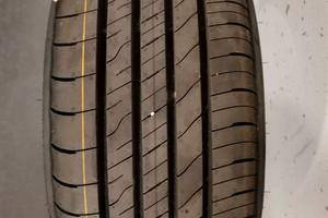 NUOVE! 4 Gomme auto estive Goodyear Performance 2.