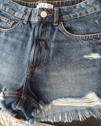 Shorts di jeans con strappi - NUOVI ( IT 38/EU 34)