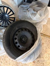 cerchi in ferro con gomme invernali e sensori