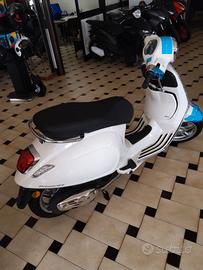 Piaggio Vespa 125 Primavera Bianca