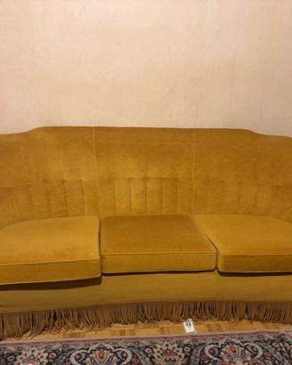Divano vintage 3 posti color senape in velluto