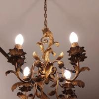 Lampadario in ferro battuto dorato