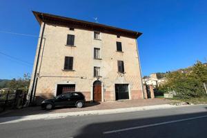 PALAZZINA A SCHEGGIA E PASCELUPO