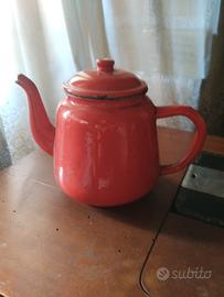 teiera in metallo smaltato vintage rossa