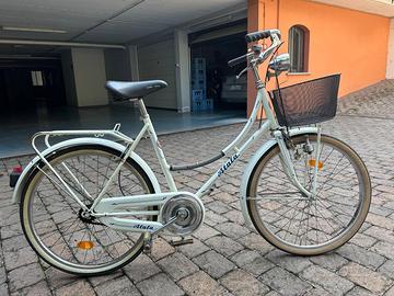Bicicletta Atala da donna vintage con cestino