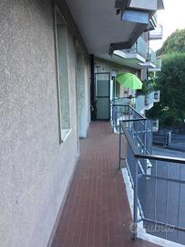 Appartamento con doppio affaccio e doppi balcone