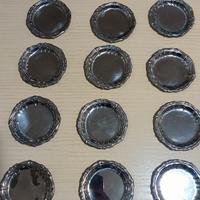 Sotto bottiglia e 12 sotto bicchieri.