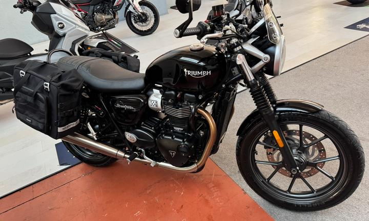 Triumph street twin