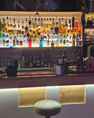Ceditura attività commerciale cocktail bar-caffett
