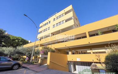 4 LOCALI CON POSTO AUTO E CORTE ESTERNA