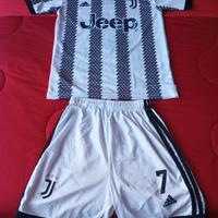 completo Juventus ragazzi taglia xs mai usato 