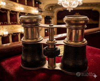 Binocolo antico da teatro in ottone e pelle