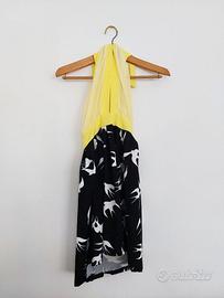 Vestito con corpetto giallo e gonna a ruota