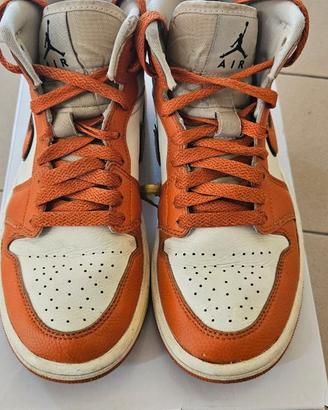 Nike Air Jordan 1 Mid SE