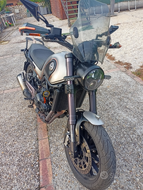 Vendesi Moto Benelli Leoncino 500