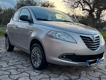 Lancia Ypsilon 0.9 metano casa madre