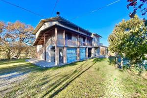 Casa indipendente di 320 m² con più di 5 locali e 
