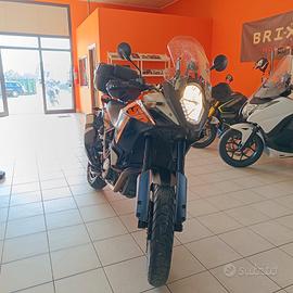 Ktm 1050 Adventure con bauletto GIVI