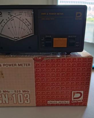 Rosmetro Daiwa CN-103 da 140 a 525 MHz.