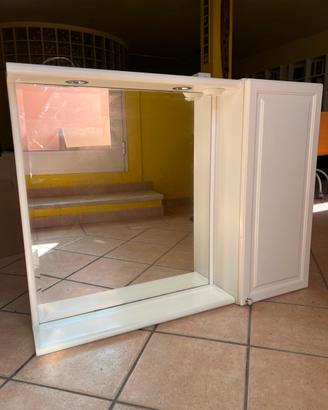 Specchio bagno con antina