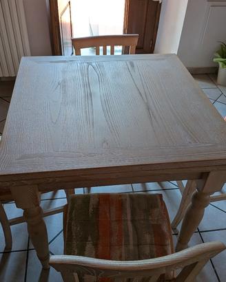 Tavolo in legno massello apribile con 4 sedie