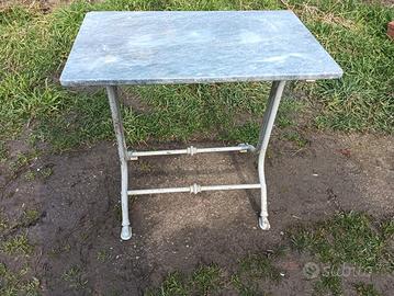 Tavolo in ferro battuto per esterno