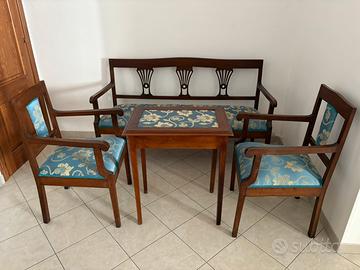 Set divanetto, due poltrone, tavolino, quattro sed