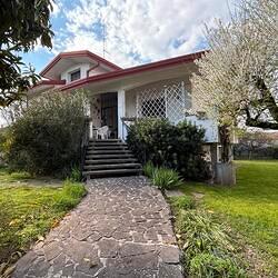 Villa indipendente con giardino privato e spazi ge